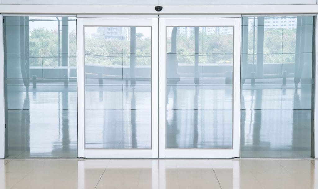 ¿Cuánto mide una puerta?